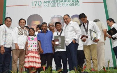Graduado de la UII recibe premio al Mérito Civil “Cuahutémoc”